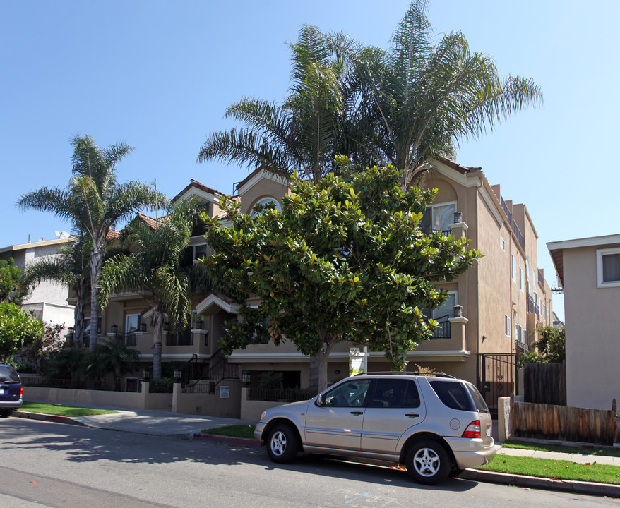 1740 S Westgate Ave in Los Angeles, CA - Building Photo