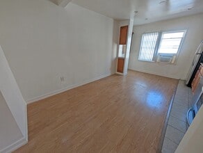 1051 S Wooster St in Los Angeles, CA - Building Photo - Building Photo