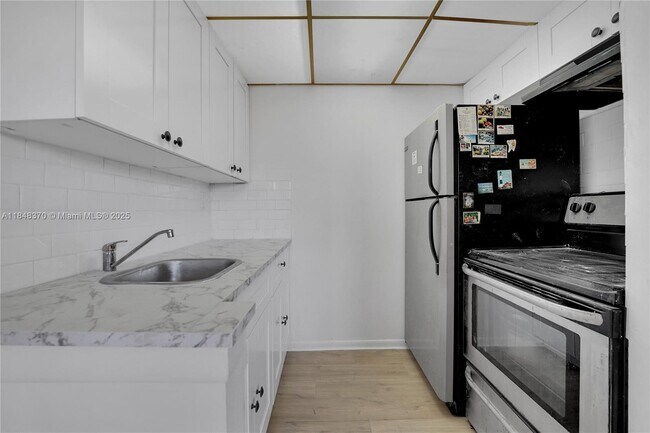 2145 Pierce St in Hollywood, FL - Building Photo - Building Photo
