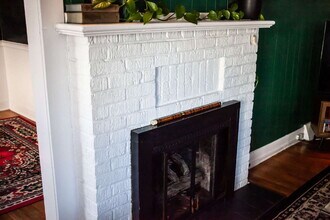 102 Pear Ave in Hampton, VA - Building Photo - Building Photo