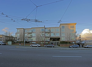 Victoria Mews in Vancouver, BC - Building Photo - Building Photo