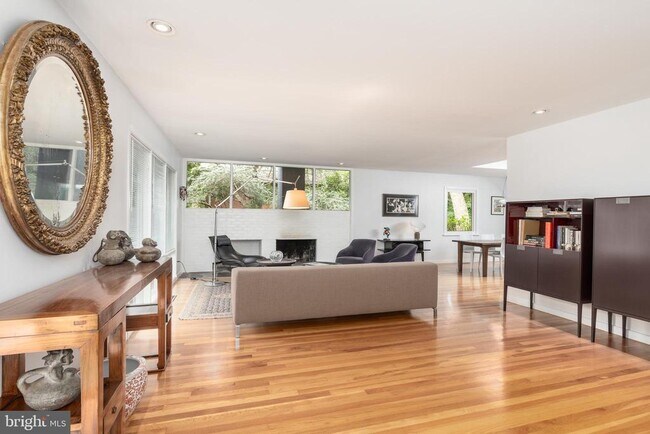 3122 Brooklawn Terrace in Chevy Chase, MD - Building Photo - Building Photo