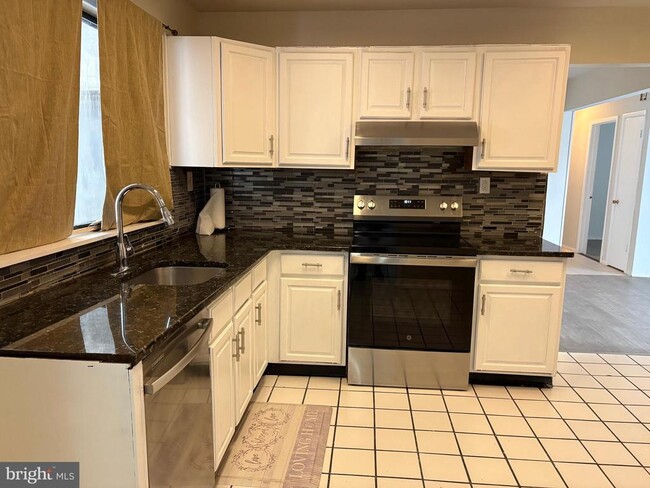 85 Arbor Meadow Dr in Sicklerville, NJ - Building Photo - Building Photo