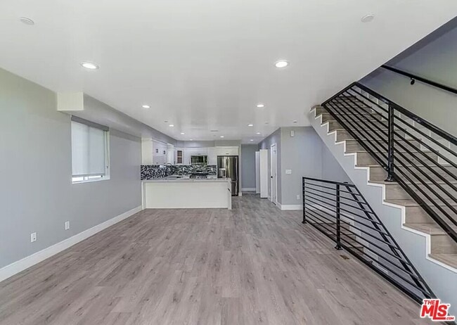 property at 1947 Vista Del Mar Ave