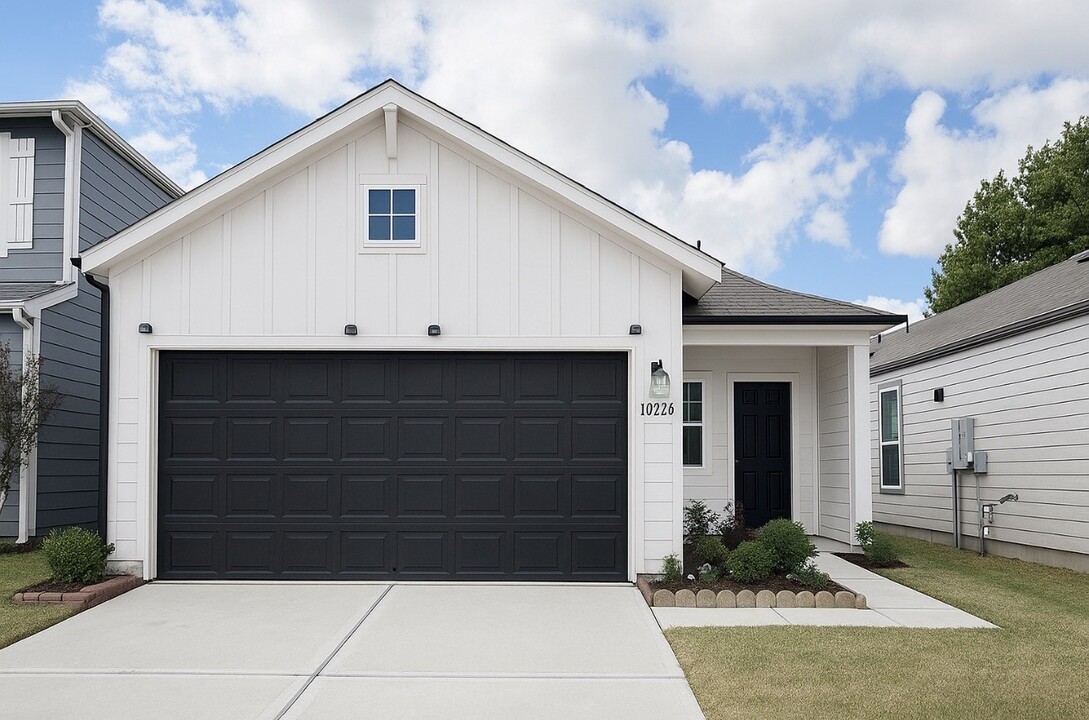 10226 Clearwick St in Houston, TX - Building Photo