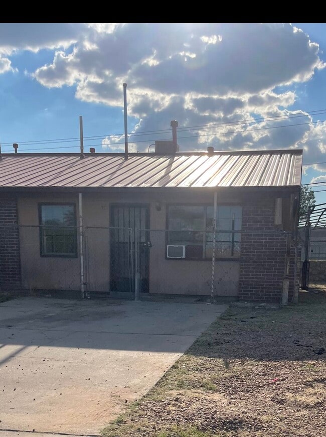 2105 Lake Omega St