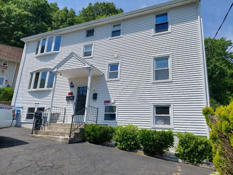 62 Briarwood Rd in Bristol, CT - Building Photo
