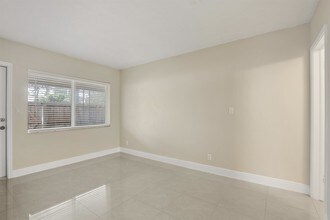 204 NE 10th Ave-Unit -1 in Fort Lauderdale, FL - Building Photo - Building Photo