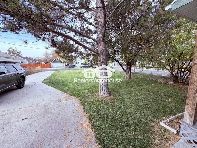 2555 S 400 E in South Salt Lake, UT - Foto de edificio - Building Photo
