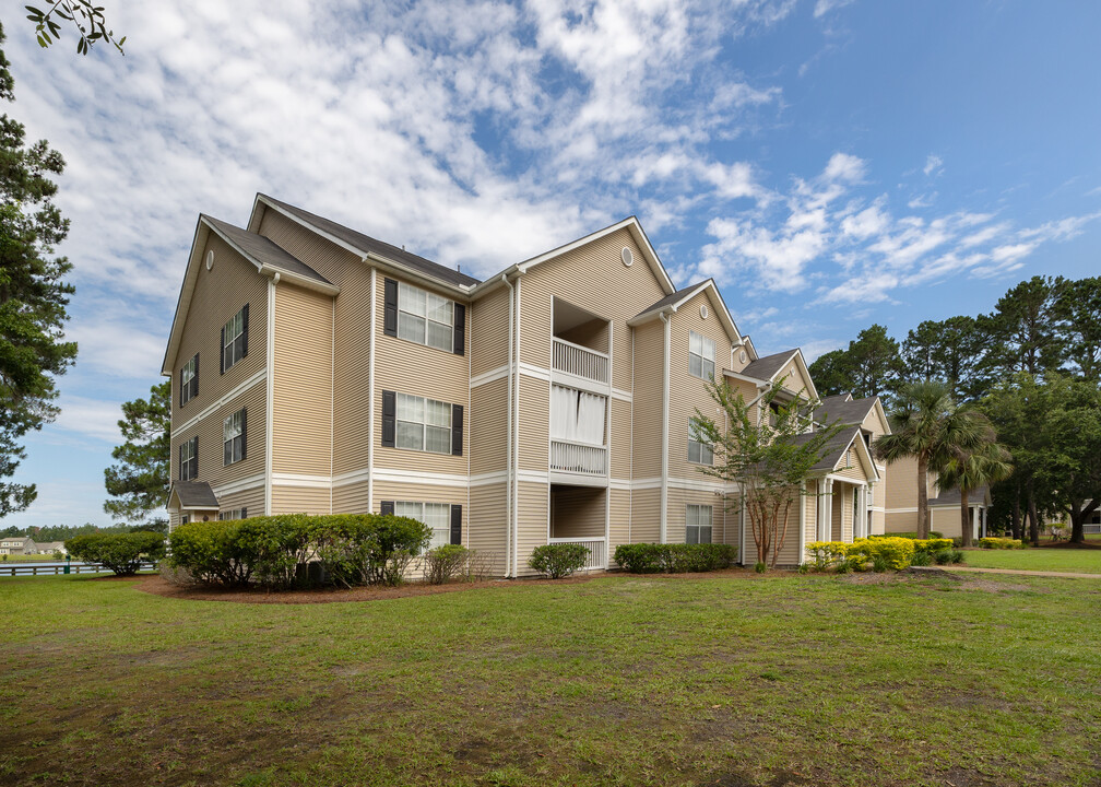 The Retreat at Grande Lake Apartments in Brunswick, GA - Building Photo