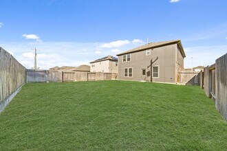 312 Lippizan Dr in Alvin, TX - Building Photo - Building Photo