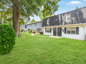 Dwell Townhomes in Gastonia, NC - Building Photo - Building Photo