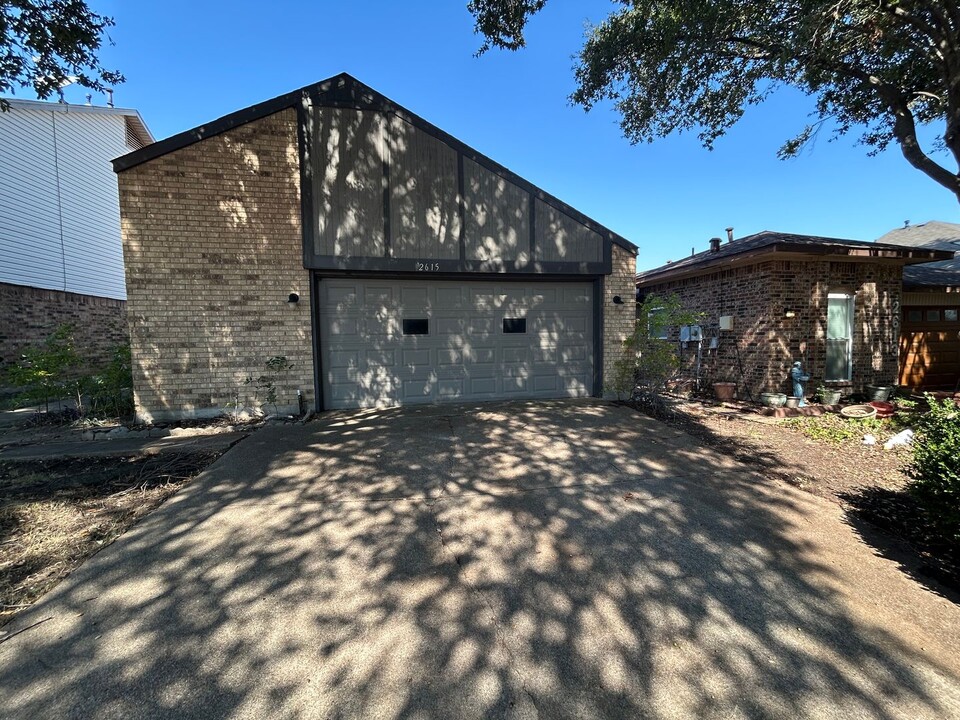 2615 Zodiac Dr in Garland, TX - Building Photo