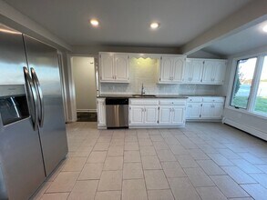 320 Weed Ave in Stamford, CT - Building Photo - Building Photo