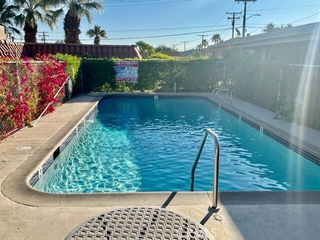 37111 Cathedral Canyon Dr, Unit 1 in Cathedral City, CA - Foto de edificio - Building Photo