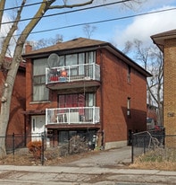148 Portland St in Toronto, ON - Building Photo