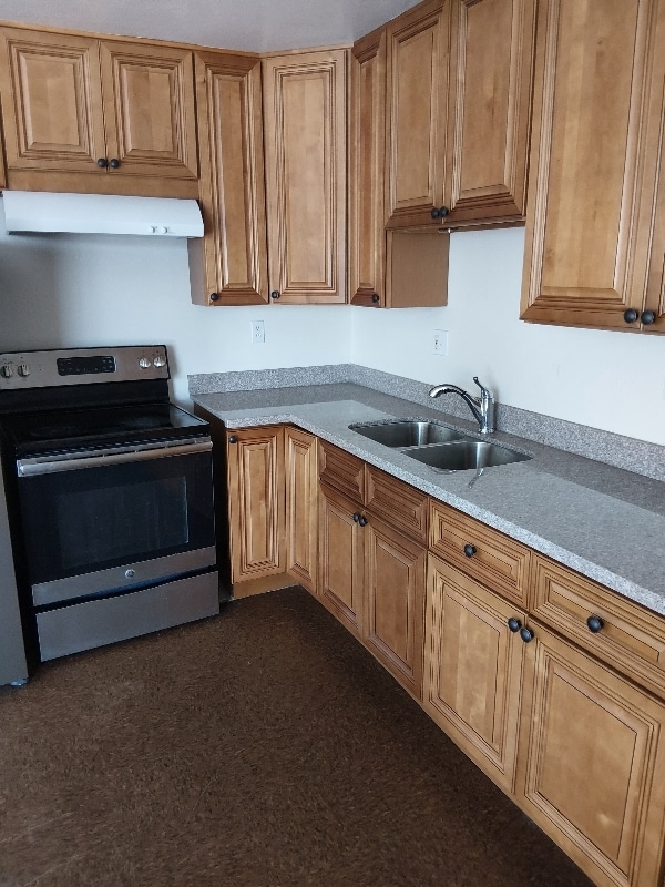 1155 E Laurel Dr in Salinas, CA - Building Photo - Building Photo