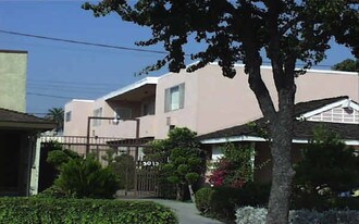 3013 S Bronson Ave in Los Angeles, CA - Building Photo