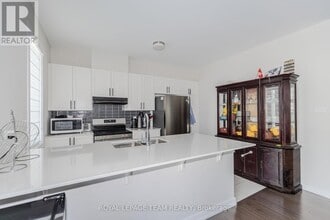 621 Alopex Row in Ottawa, ON - Building Photo - Building Photo