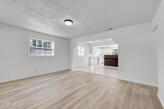 2811 Myrtis Rd in Jacksonville, FL - Building Photo - Building Photo