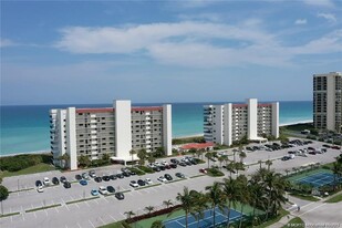 9490 S Ocean Dr in Jensen Beach, FL - Building Photo