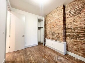 True 4 Bedroom layout — no flex, no railroad - Massive full-floor basement with second private entra in Brooklyn, NY - Foto de edificio - Building Photo