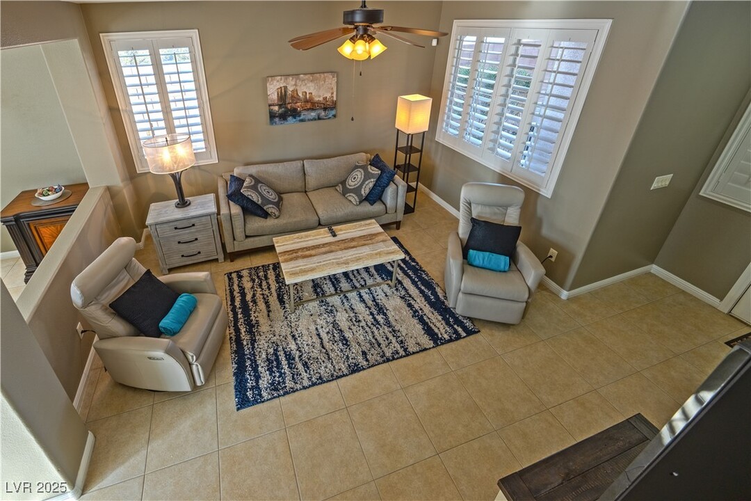 10765 Turquoise Valley Dr in Las Vegas, NV - Building Photo