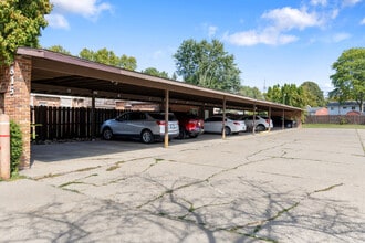 Cambridge Manor in Lansing, MI - Building Photo - Building Photo