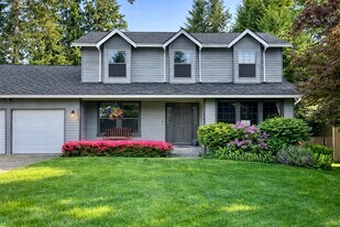 13018 NE 111th Pl in Kirkland, WA - Building Photo