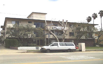 Haskell Apartments in Van Nuys, CA - Building Photo - Building Photo