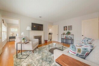 1558 1/2 Castle Ct in Houston, TX - Foto de edificio - Building Photo