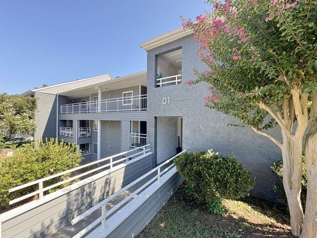 property at 103 Northlake Dr