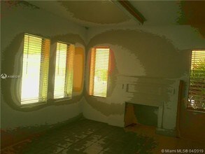 1537 SW 1st St-Unit -#2 in Miami, FL - Building Photo - Building Photo