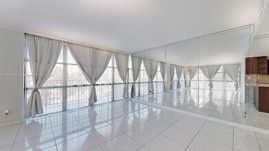 1000 Parkview Dr in Hallandale Beach, FL - Building Photo - Building Photo