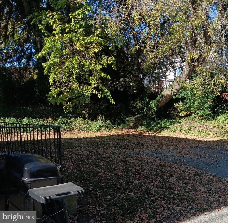 3341 Mary St in Drexel Hill, PA - Foto de edificio