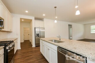 117 Everett Sq in Mcdonough, GA - Foto de edificio - Building Photo