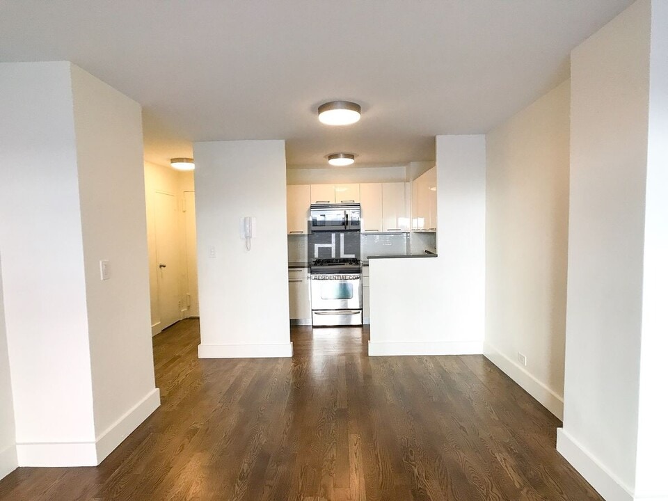 EAST 63 STREET in New York, NY - Building Photo