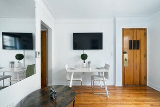 210 W 17th St in New York, NY - Building Photo - Building Photo