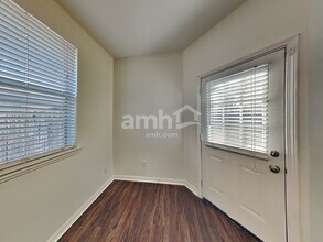 1119 Chase Park Dr in Bacliff, TX - Foto de edificio - Building Photo