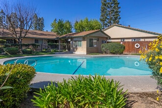 Palm Gates Apartments in Fresno, CA - Building Photo - Building Photo