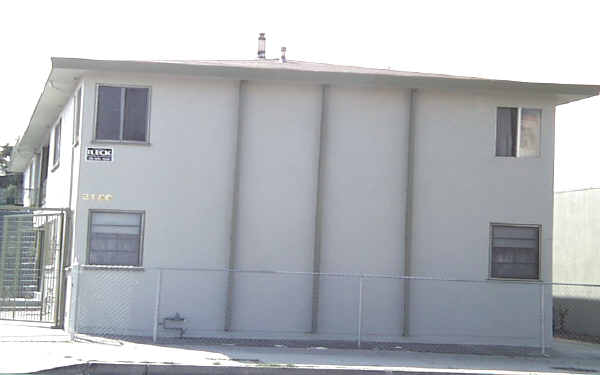 5186 W Washington Blvd in Los Angeles, CA - Building Photo