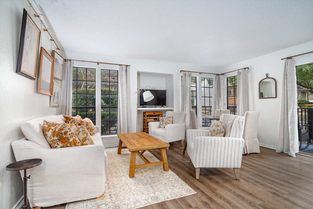 The Broadwater at Salado Creek in San Antonio, TX - Foto de edificio