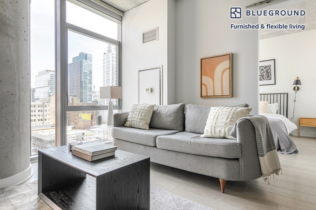 311 W Illinois St, Unit FL6-ID1247 in Chicago, IL - Building Photo