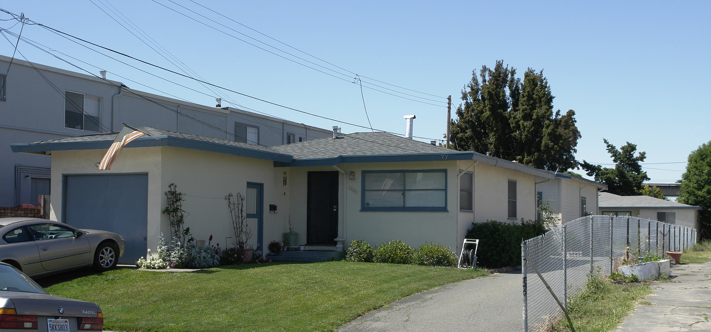 22279-22283 Peralta St in Hayward, CA - Building Photo