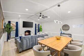 3410 Country Club Dr, Unit SI ID1466126P in Grand Prairie, TX - Foto de edificio - Building Photo