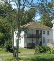 52 Main St, Unit 52 and 1 half Main St Sut in Sutton, MA - Building Photo