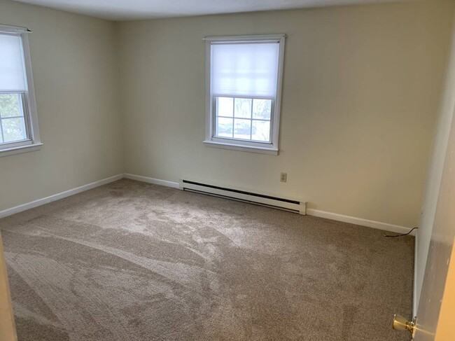 39 Dinan Dr, Unit #2 in Gardner, MA - Foto de edificio - Building Photo