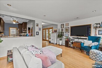 274 Warren St in Lyndhurst, NJ - Building Photo - Building Photo
