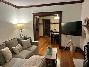 143 Manthorne Rd, Unit 1 in Boston, MA - Foto de edificio - Building Photo