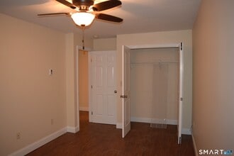 47 Quassuk Rd in Woodbury, CT - Building Photo - Building Photo